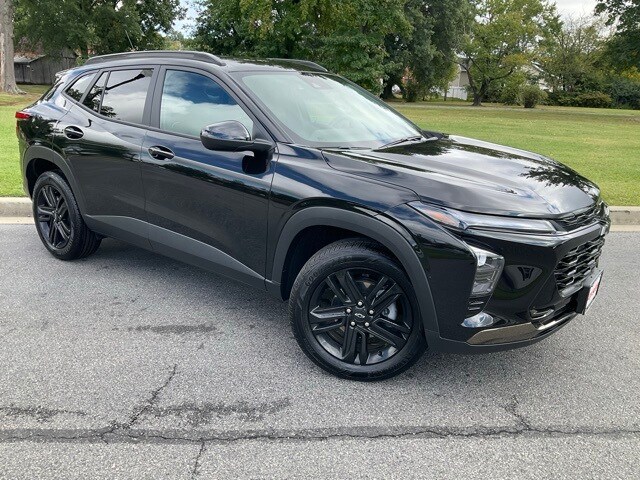 2025 Chevrolet Trax ACTIV photo 2