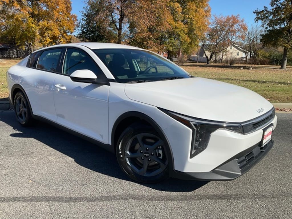 New 2025 Kia K4 LXS Sedan