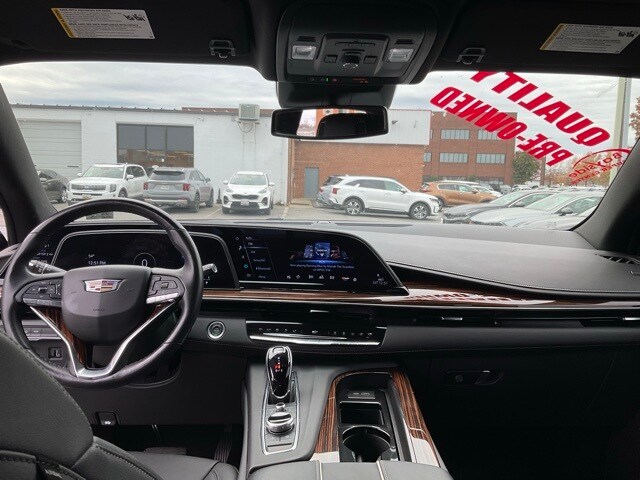 2022 Cadillac Escalade Luxury photo 2
