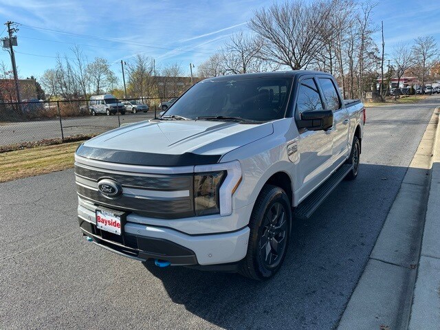 2023 Ford F-150 Lightning photo 2