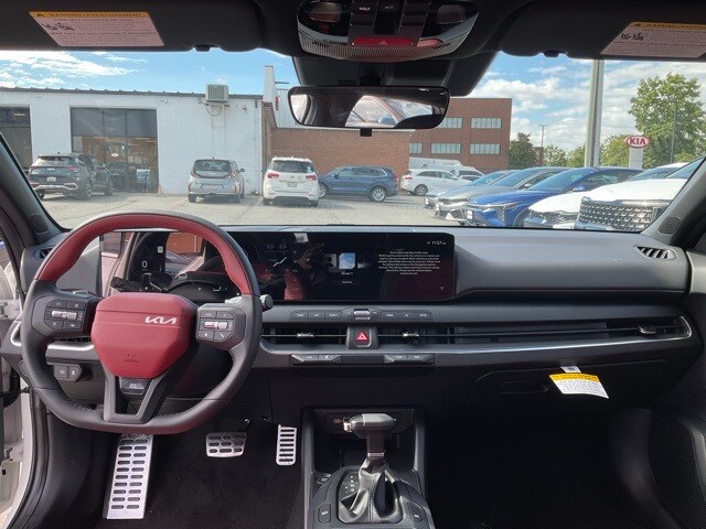 2025 Kia K4 GT-Line Turbo photo 3