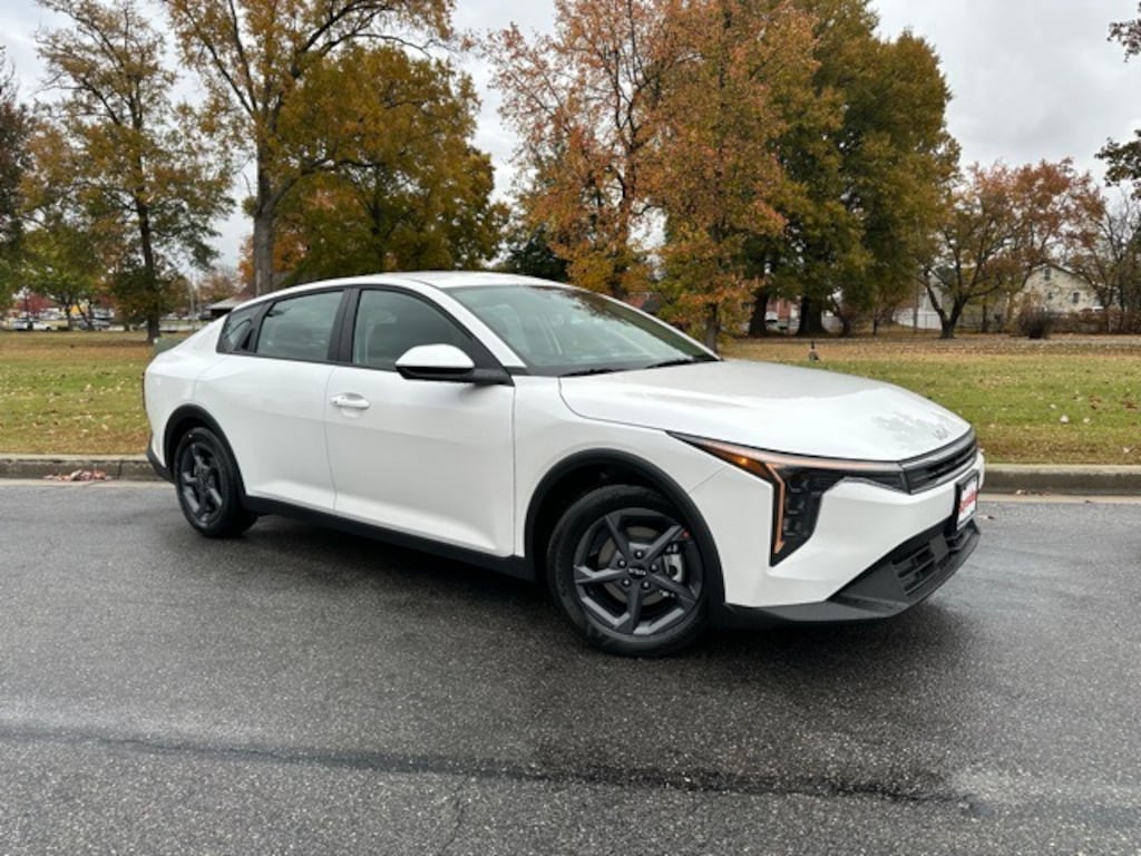 New 2025 Kia K4 LXS Sedan
