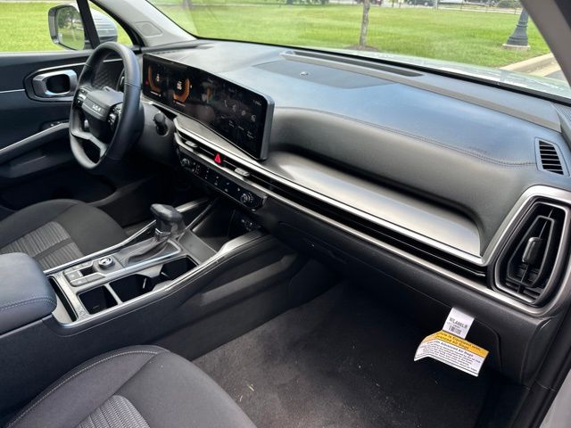 2026 Kia Sorento LX - Photo 25