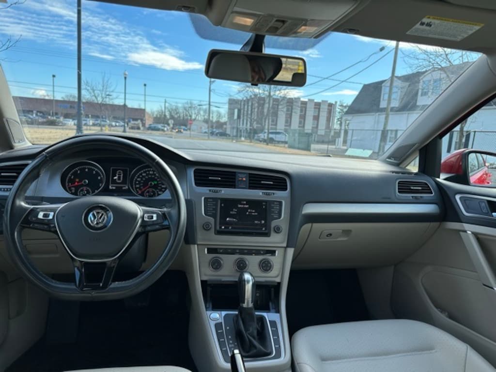 Used 2016 Volkswagen Golf TSI S 4D Automatic Hatchback