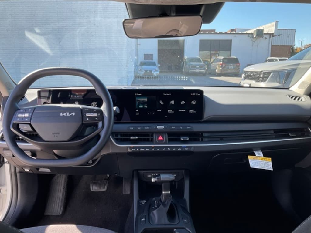 New 2025 Kia K4 LXS Sedan