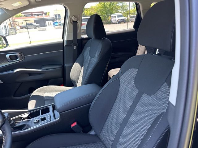 2026 Kia Sorento LX - Photo 8