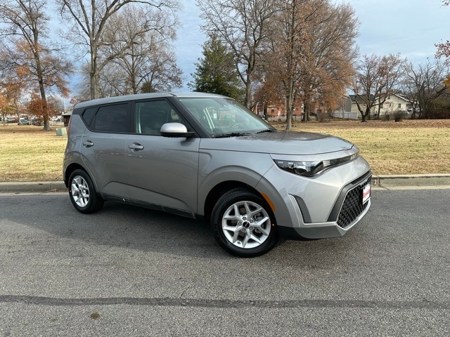 2025 Kia Soul LX's photo