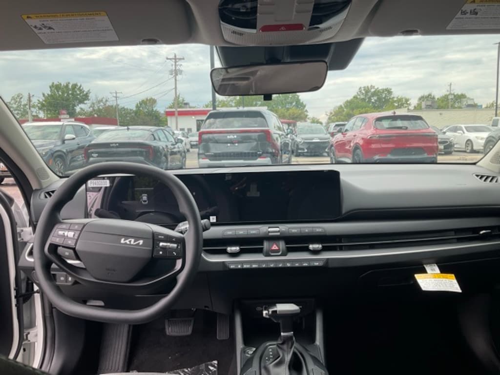 New 2025 Kia K4 LXS Sedan