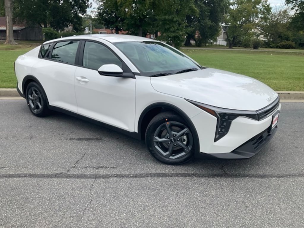 New 2025 Kia K4 LXS Sedan