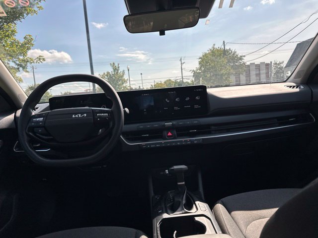2025 Kia K4 LXS - Photo 18