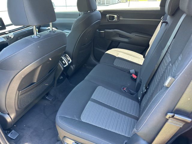 2026 Kia Sorento LX - Photo 16