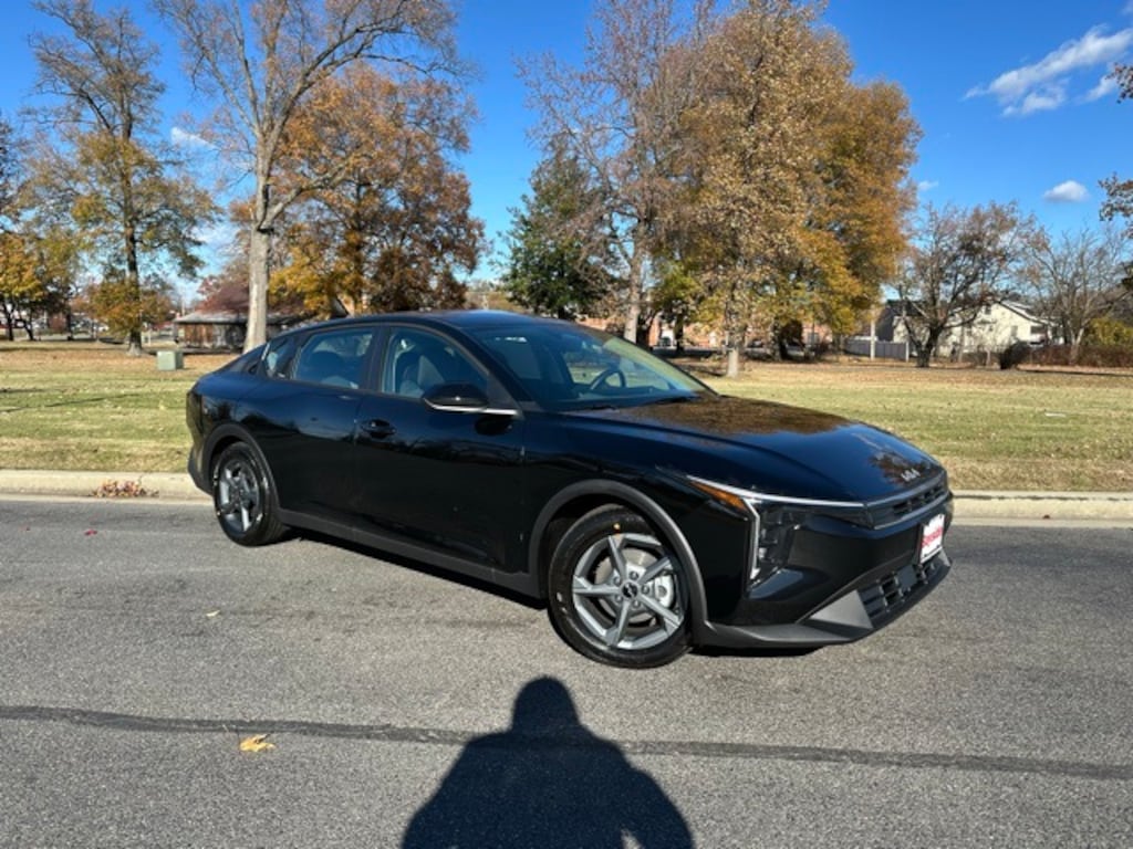 New 2025 Kia K4 LXS Sedan