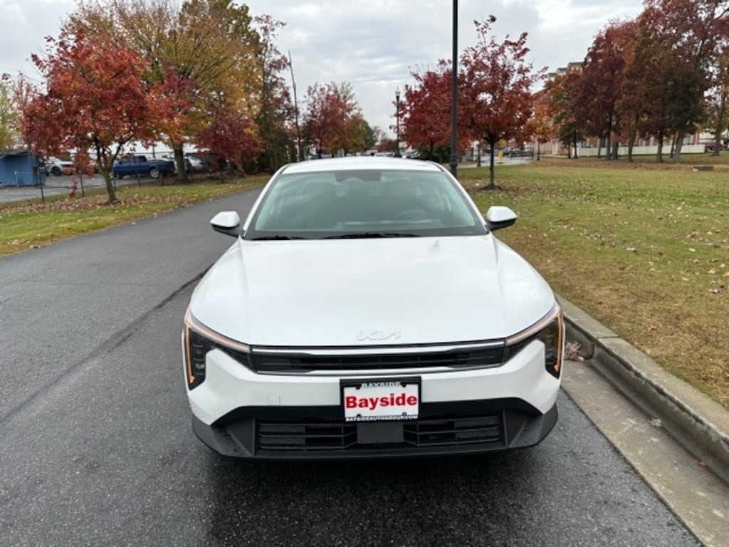 New 2025 Kia K4 LXS Sedan