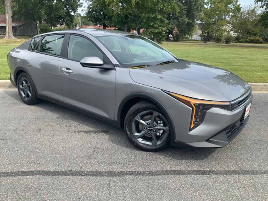 New 2025 Kia K4 LXS Sedan