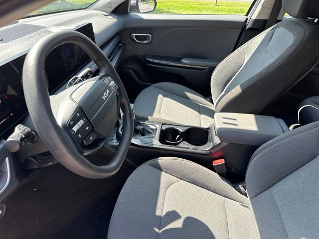 2025 Kia K4 LXS - Photo 29