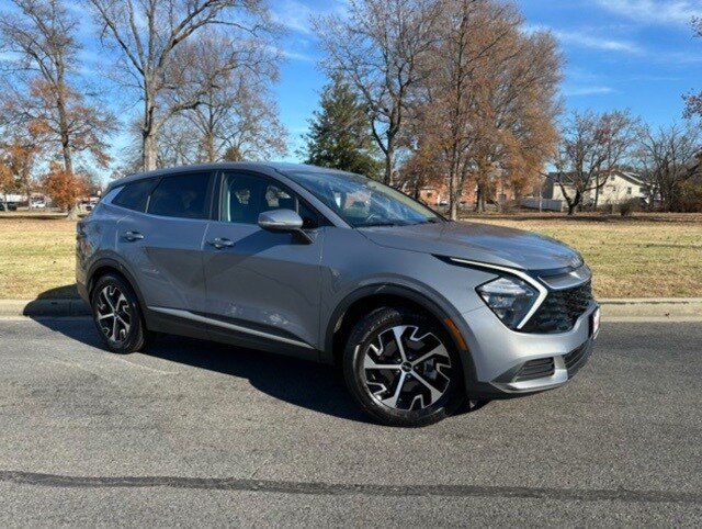 2023 Kia Sportage EX photo 2