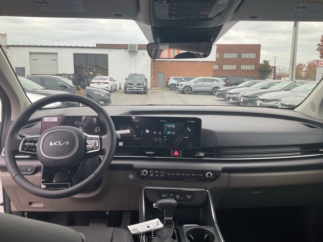 2026 Kia Carnival EX photo 3