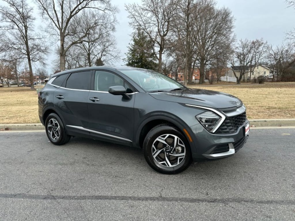 Used 2025 Kia Sportage LX SUV