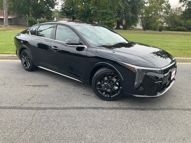 2025 Kia K4 GT-Line Turbo photo 2