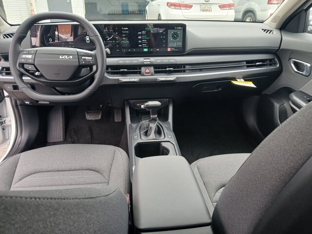 2025 Kia K4 EX photo 3