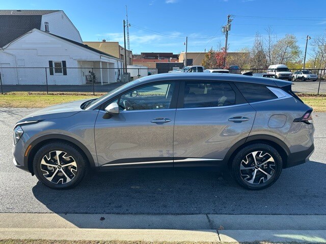 2023 Kia Sportage EX photo 2