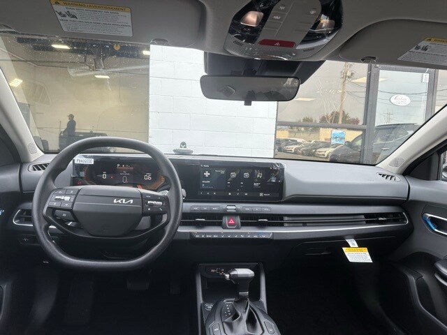 2025 Kia K4 LXS photo 2