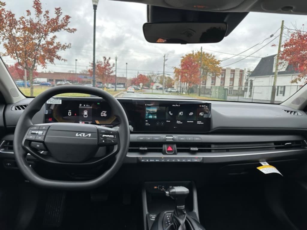 New 2025 Kia K4 LXS Sedan