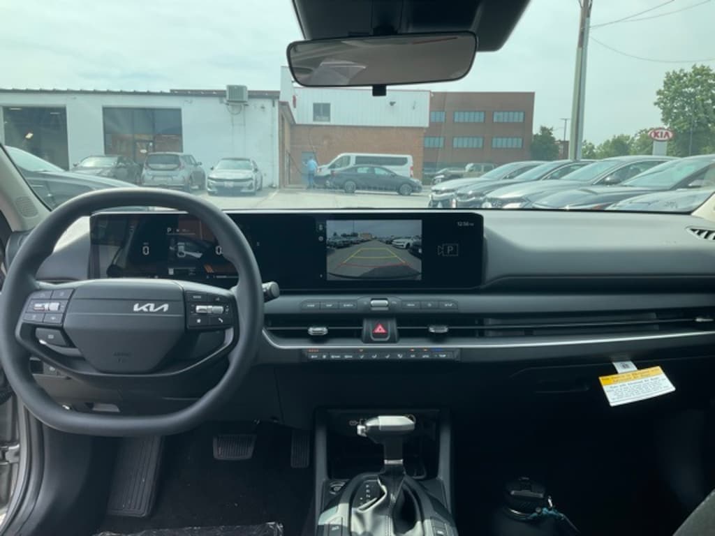 New 2025 Kia K4 LXS Sedan