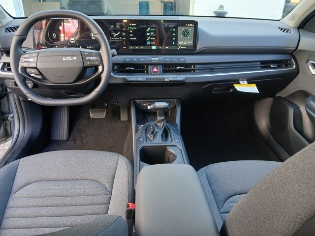2025 Kia K4 EX photo 3