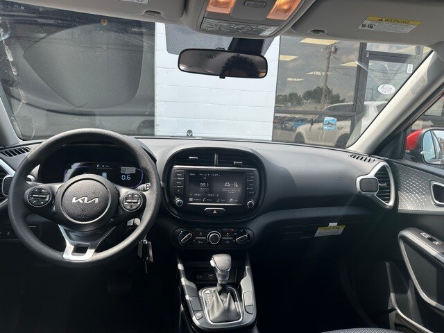 2025 Kia Soul LX photo 3