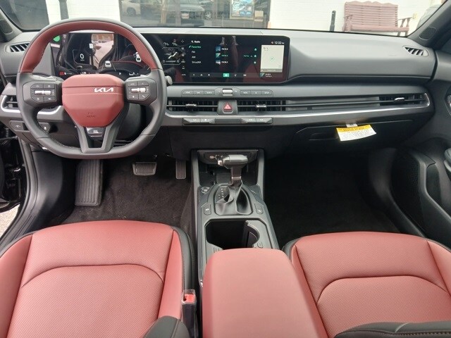 2025 Kia K4 GT-Line photo 2