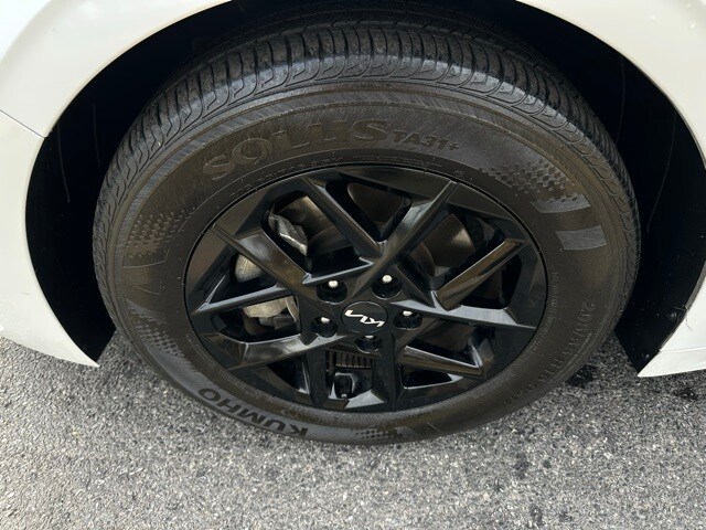 2025 Kia K5 LXS photo 2