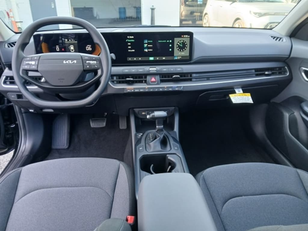 New 2025 Kia K4 LX Sedan
