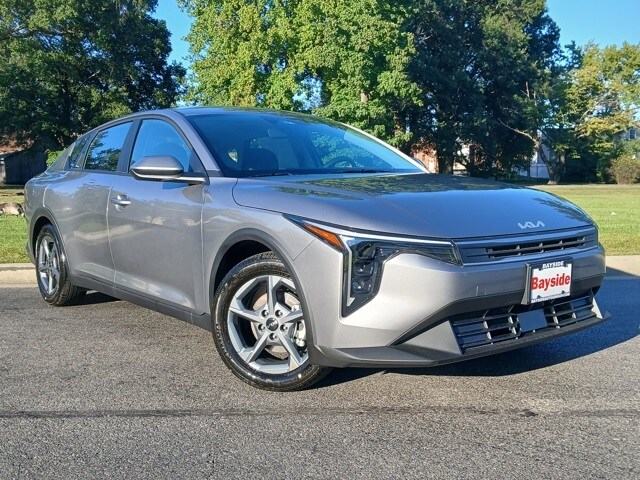 2025 Kia K4 LXS photo 2