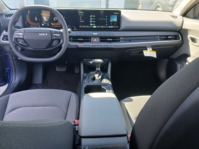 2025 Kia K4 LXS photo 3