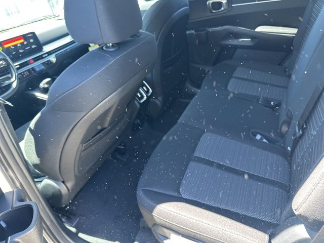 2026 Kia Sorento LX - Photo 15
