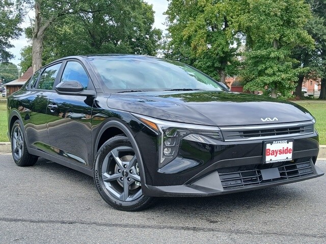 2025 Kia K4 LXS photo 2