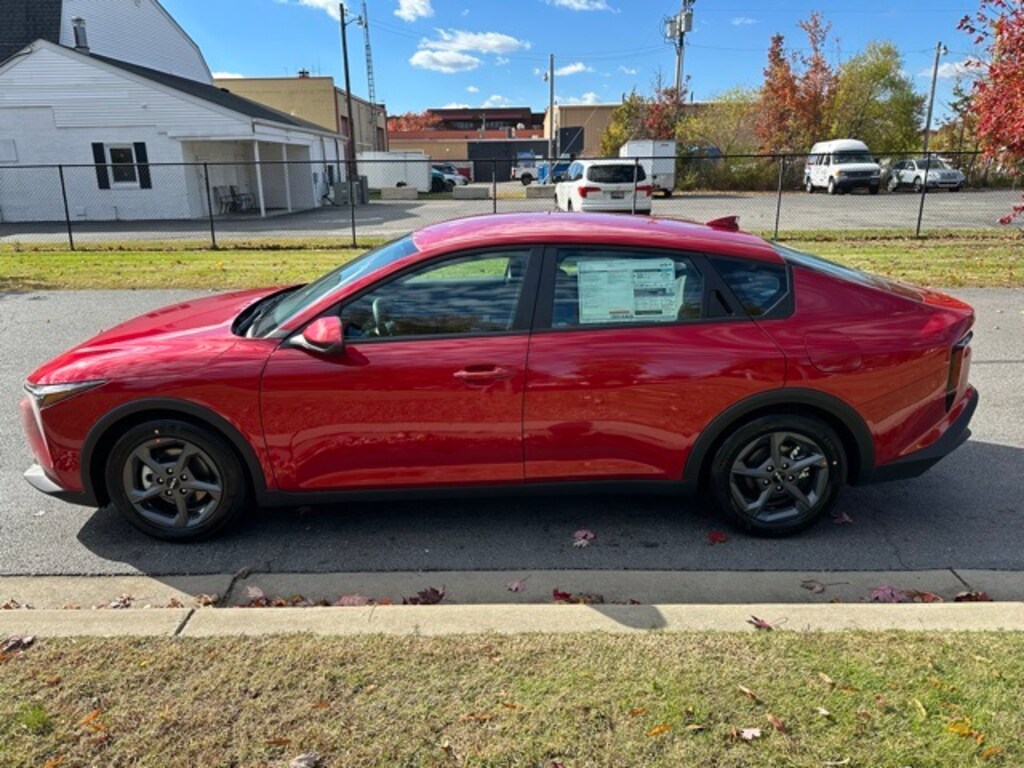 New 2025 Kia K4 LXS Sedan
