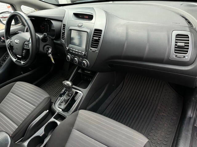 2018 Kia Forte S photo 21