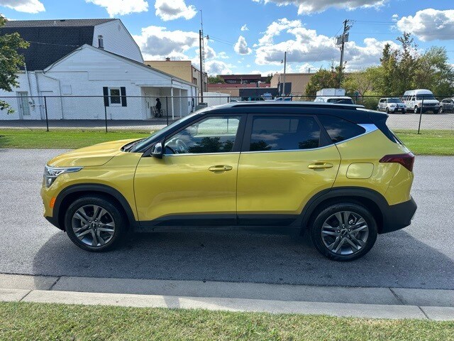 2023 Kia Seltos S photo 2