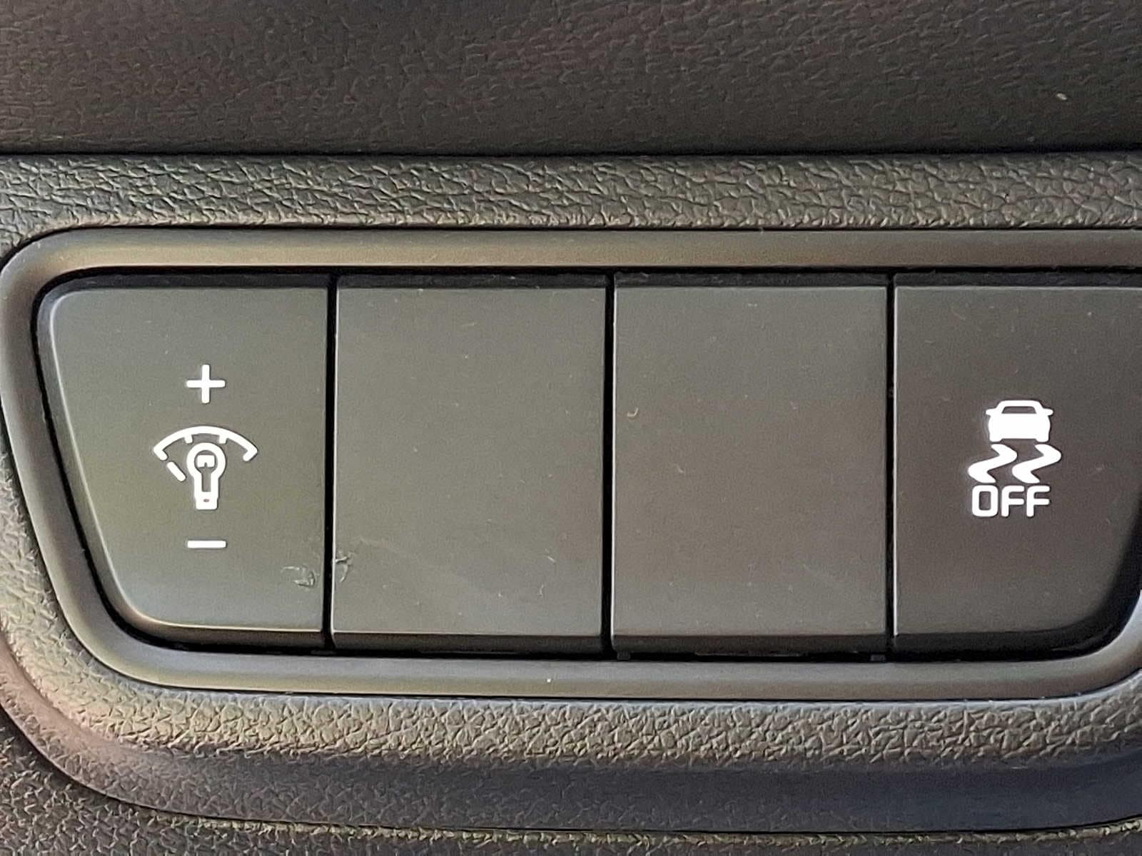 2023 Kia Forte LXS - Photo 23