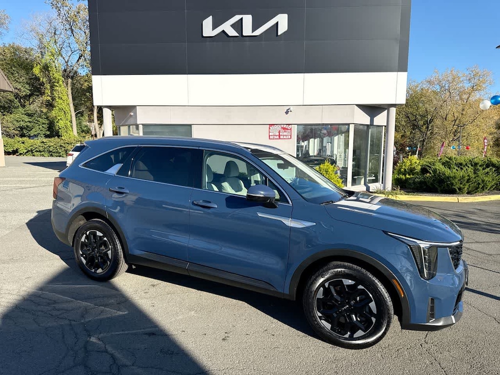Certified 2025 Kia Sorento S FWD