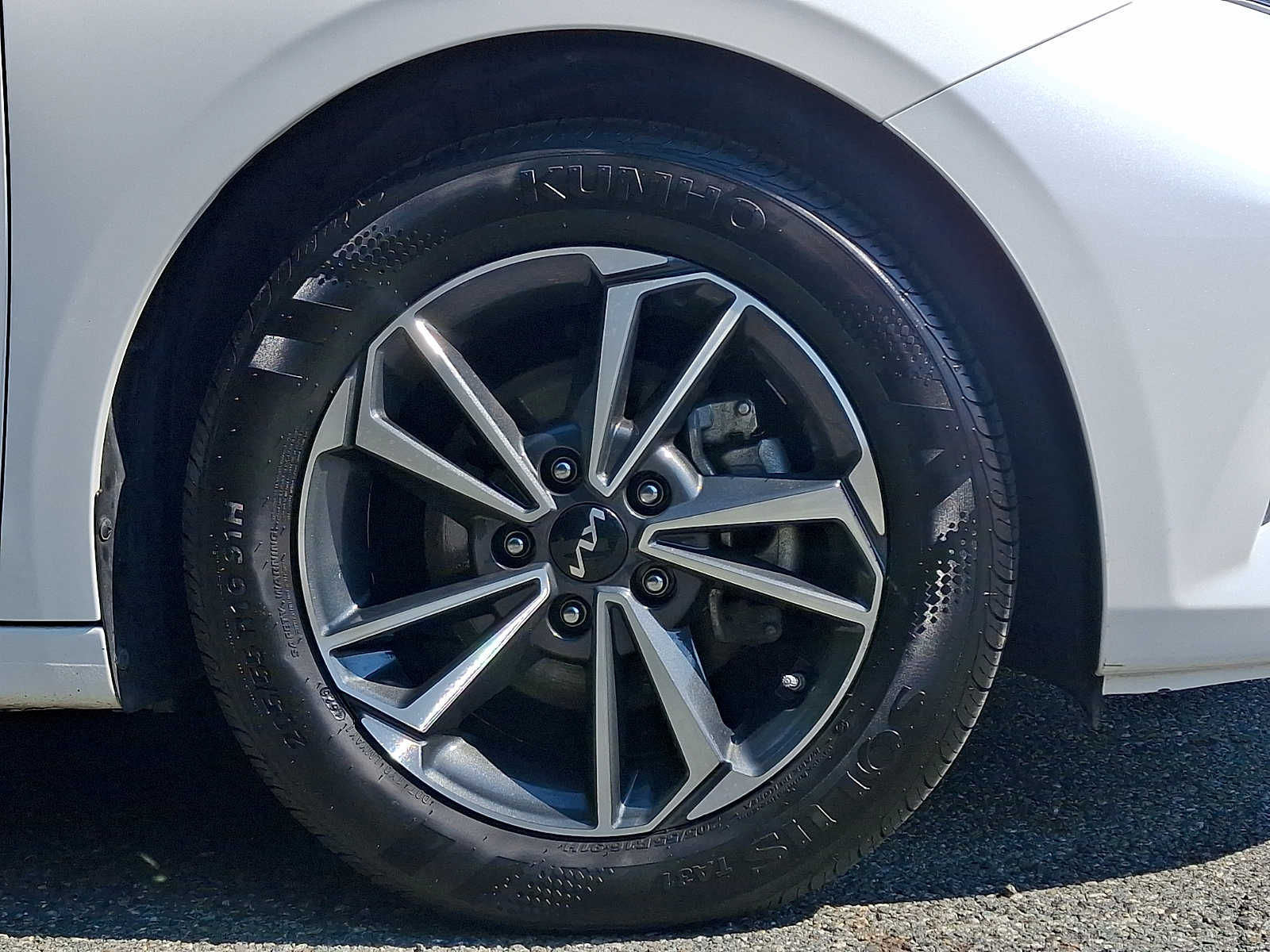 2023 Kia Forte LXS - Photo 8