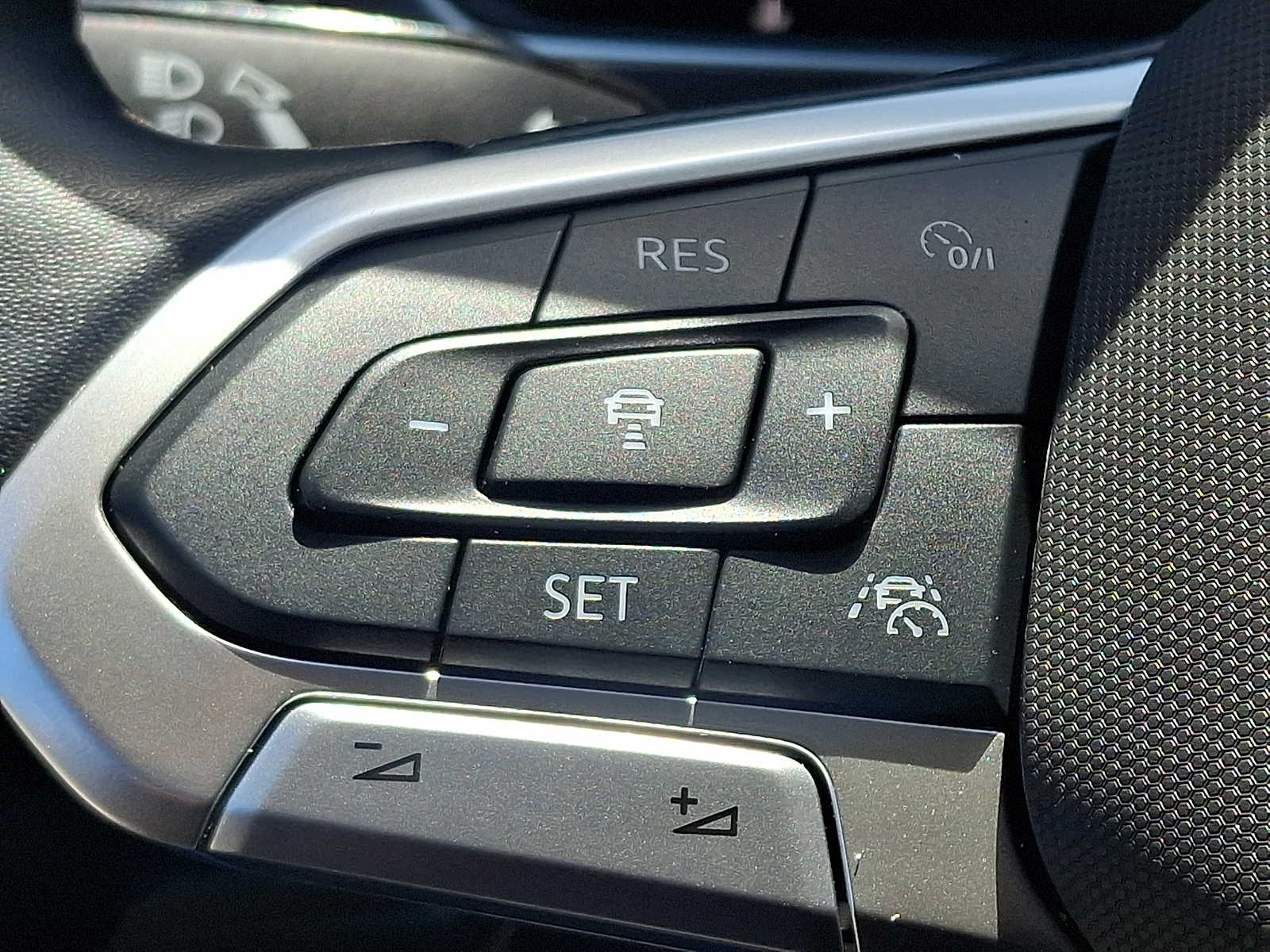 2024 Volkswagen Tiguan SE - Photo 21