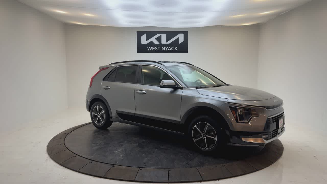 Used 2025 Kia Niro SX with VIN KNDCT3LE7S5215314 for sale in West Nyack, NY