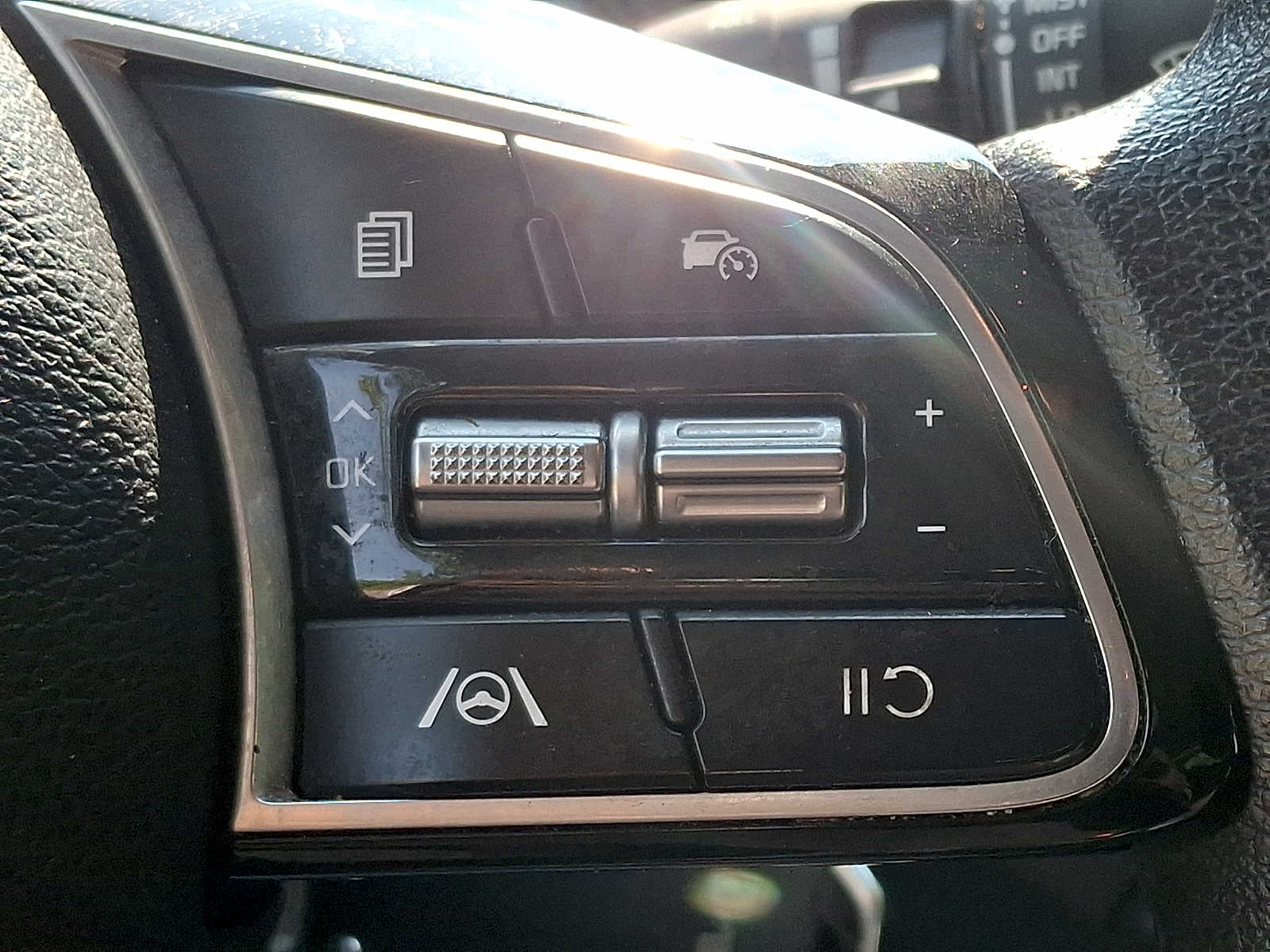 2023 Kia Forte LXS - Photo 21