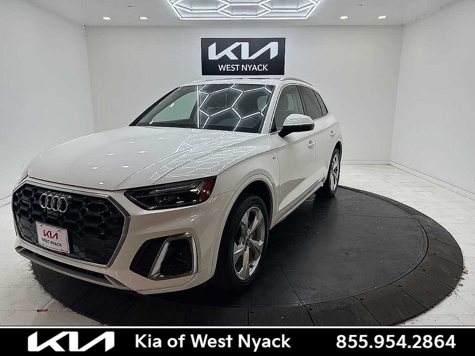 2022 Audi Q5 Premium Plus's photo