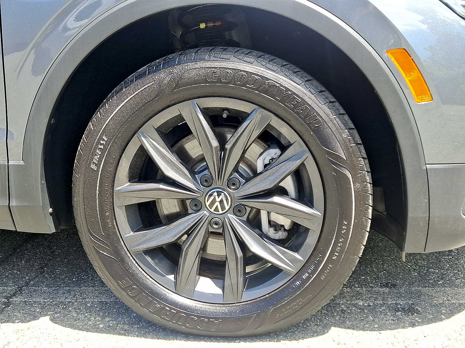 2024 Volkswagen Tiguan SE - Photo 8