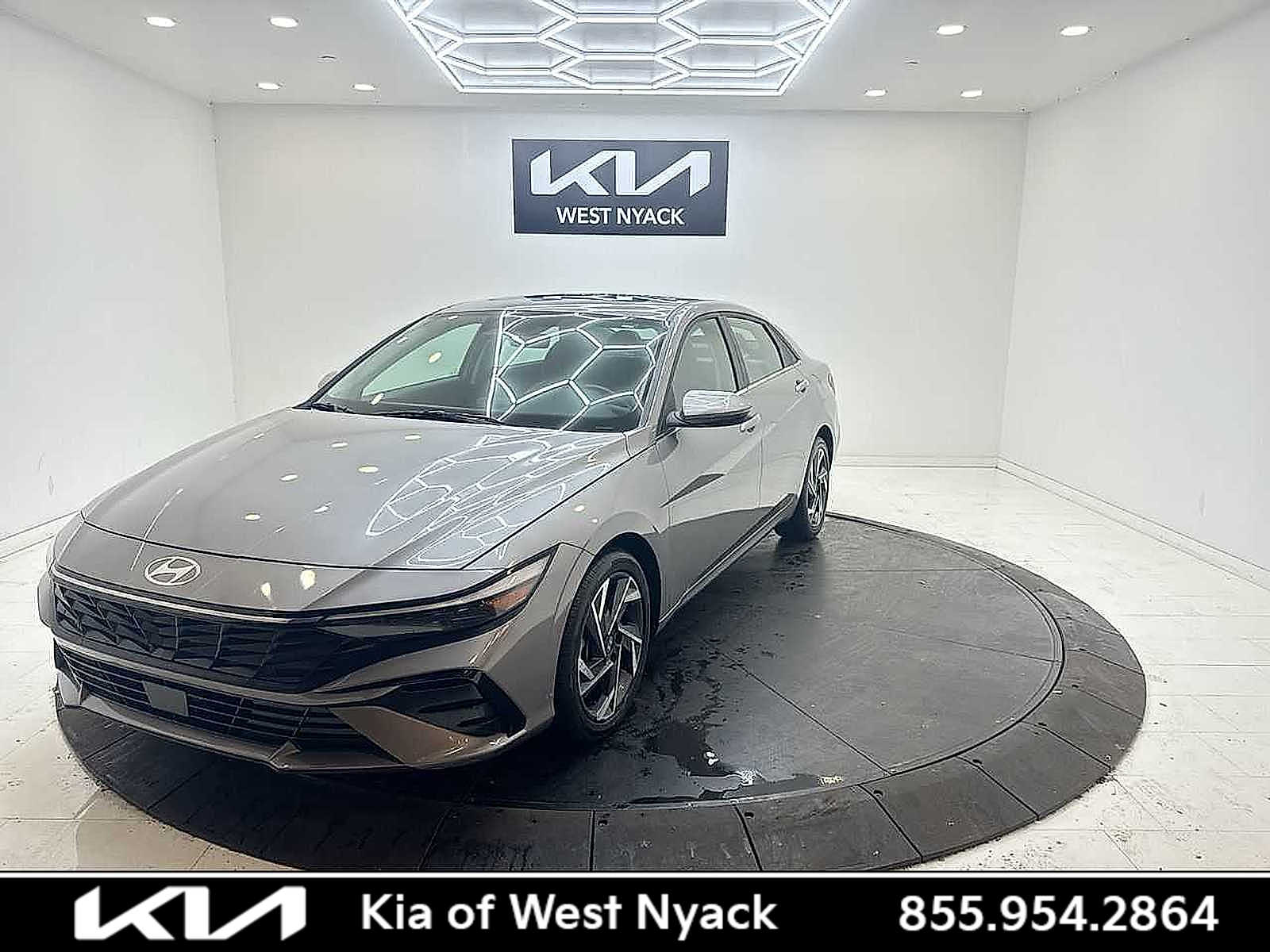 2025 Hyundai Elantra Limited's photo