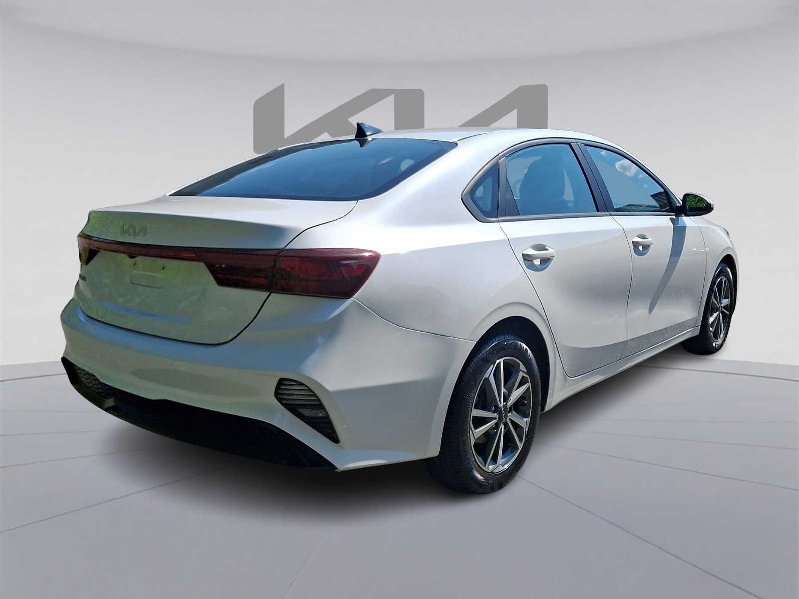 2023 Kia Forte LXS - Photo 6